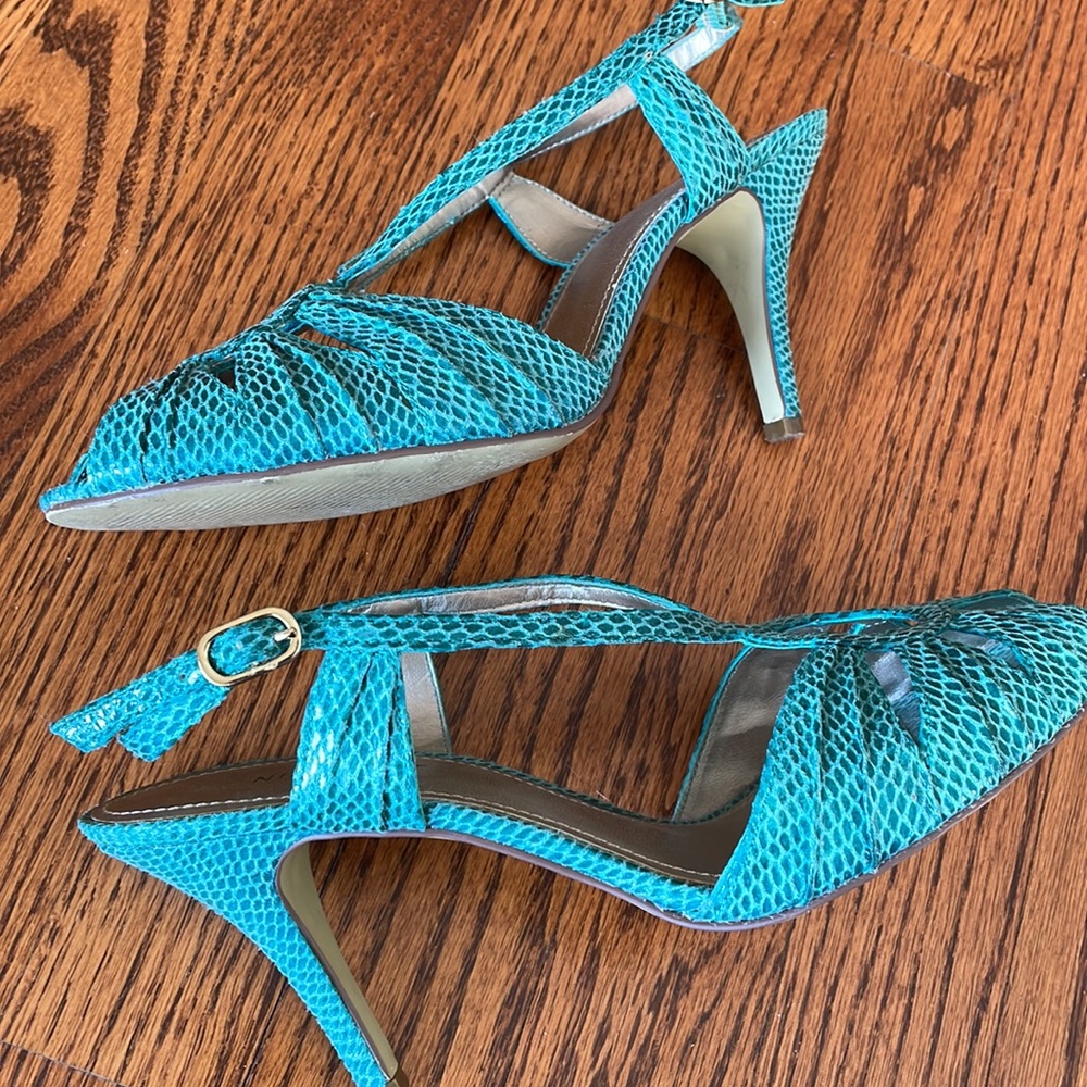 Patterned strappy heels - Picture 6 of 7